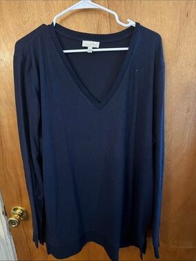 2 Pack (One gray, One Navy) Lucky Brand Navy V-Neck Long Sleeve Tops